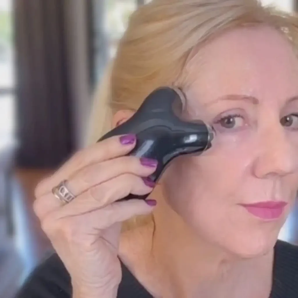 Mojia Boost .3 microcurrent anti-aging beauty device