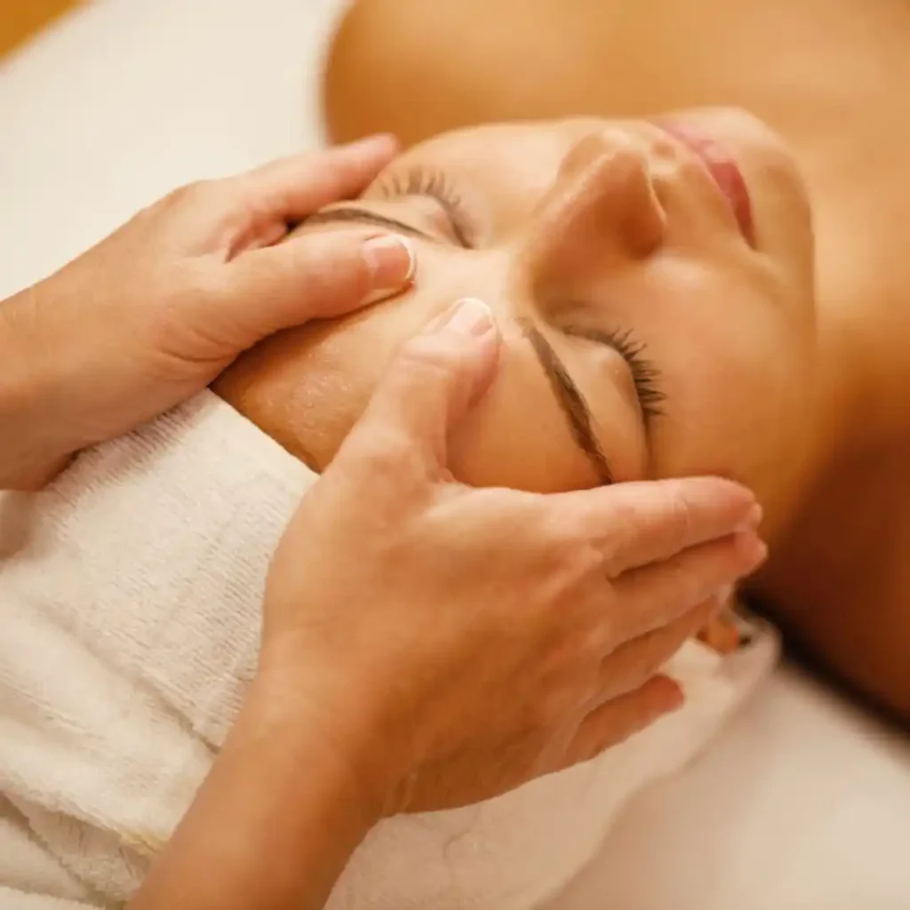 Mojia Charis with warm massage